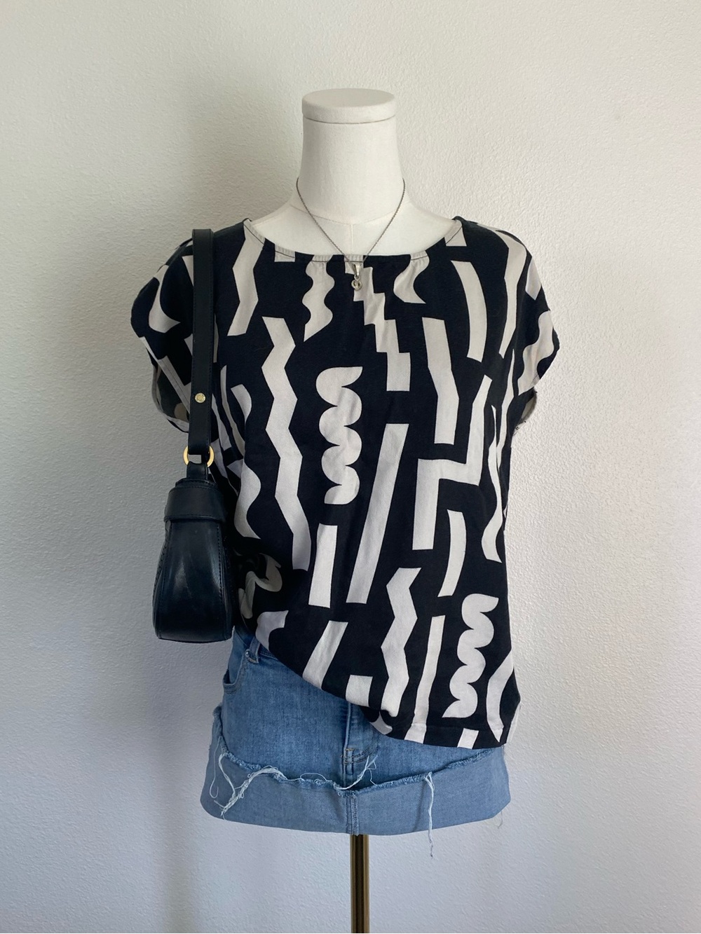 Dusen Dusen Black Abstract Geometric Short Sleeve Top Duo Weave Slash Pattern